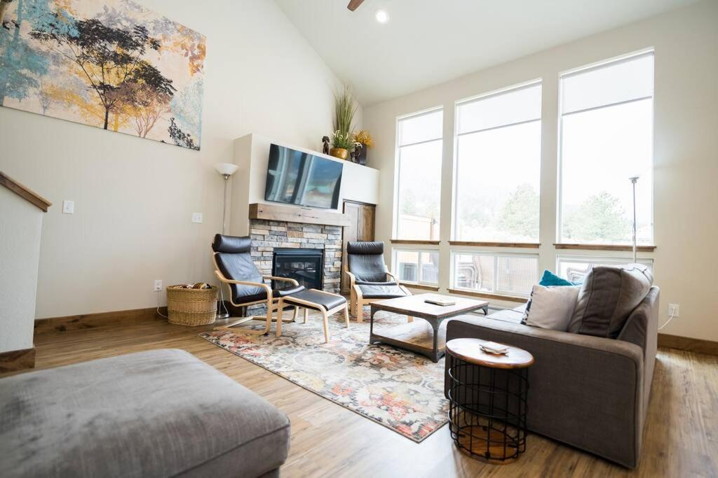 Sundance-2 Miles To Rocky Mountain National Park Holiday home *