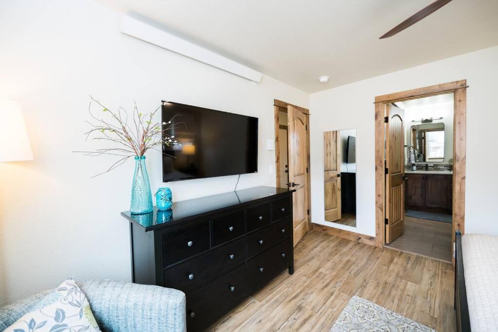 Holiday home Sundance-2 Miles To Rocky Mountain National Park *