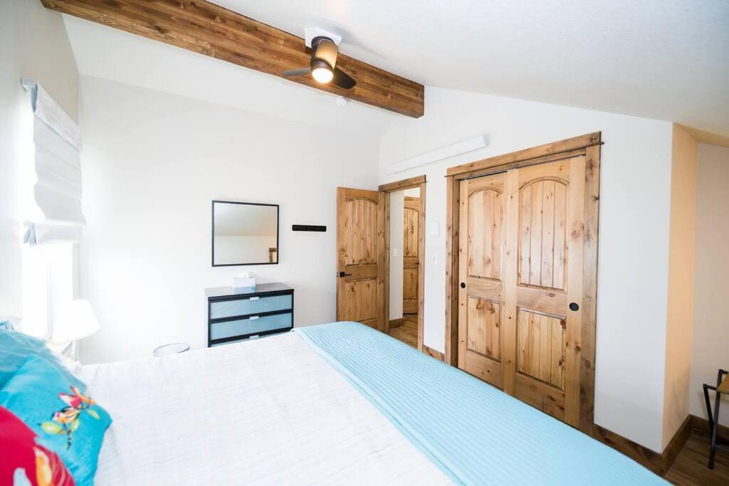 Holiday home Sundance-2 Miles To Rocky Mountain National Park *